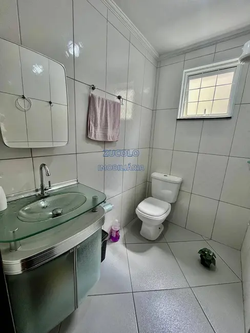 Sobrado com 3 quartos à venda, 165m2 em Jardim Las Vegas, Santo Andre - SP - imagem 4 Foto 4 de Sobrado com 3 quartos à venda, 165m2 em Jardim Las Vegas, Santo Andre - SP