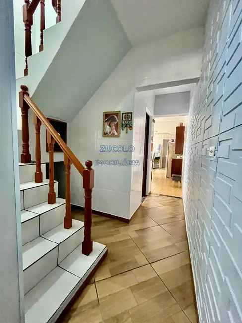 Sobrado com 3 quartos à venda, 165m2 em Jardim Las Vegas, Santo Andre - SP - imagem 3 Foto 3 de Sobrado com 3 quartos à venda, 165m2 em Jardim Las Vegas, Santo Andre - SP