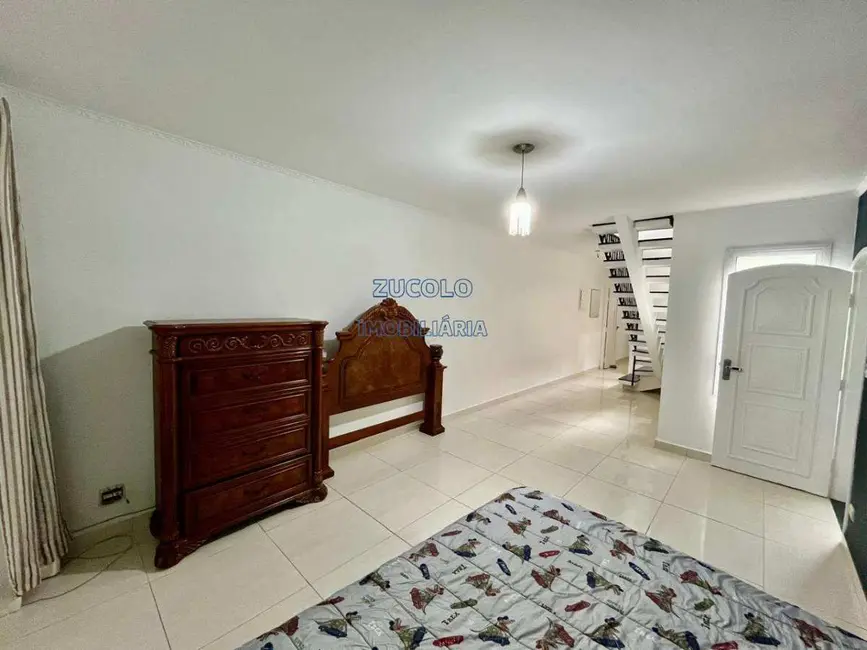 Sobrado com 3 quartos para alugar, 155m2 em Jardim Stella, Santo Andre - SP - imagem 3 Foto 3 de Sobrado com 3 quartos para alugar, 155m2 em Jardim Stella, Santo Andre - SP
