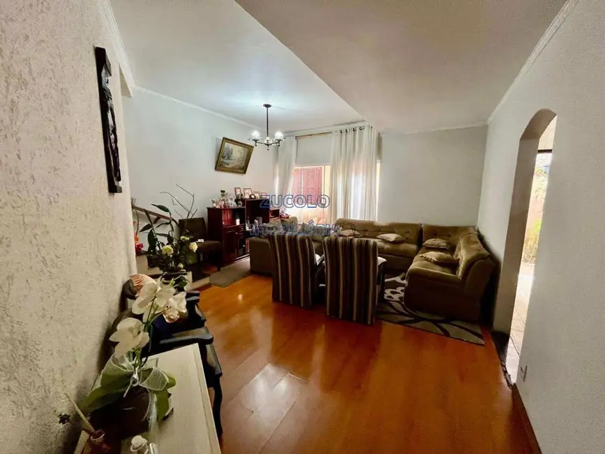 Sobrado com 3 quartos à venda, 185m2 em Jardim Cristiane, Santo Andre - SP - imagem 1 Foto 1 de Sobrado com 3 quartos à venda, 185m2 em Jardim Cristiane, Santo Andre - SP