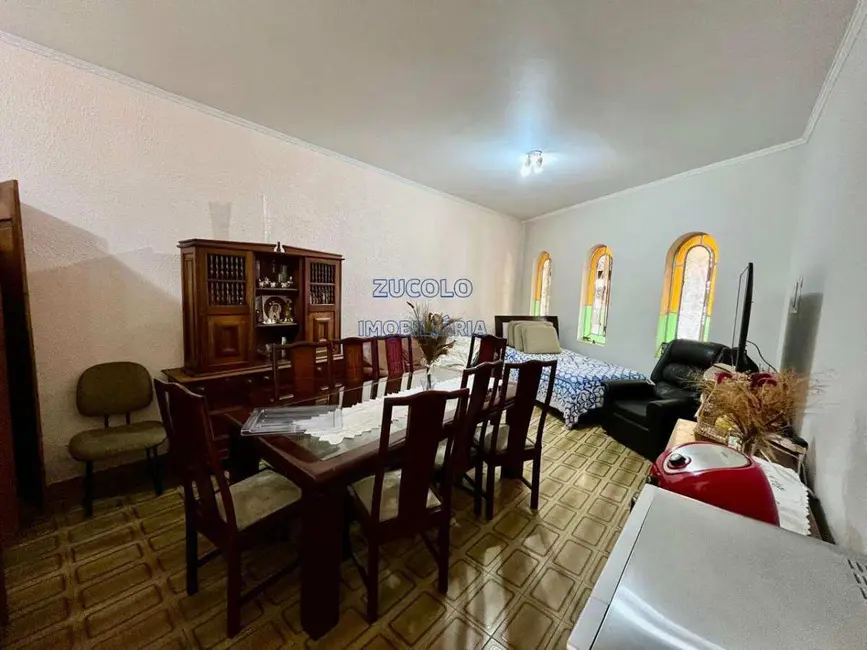 Sobrado com 3 quartos à venda, 185m2 em Jardim Cristiane, Santo Andre - SP - imagem 4 Foto 4 de Sobrado com 3 quartos à venda, 185m2 em Jardim Cristiane, Santo Andre - SP