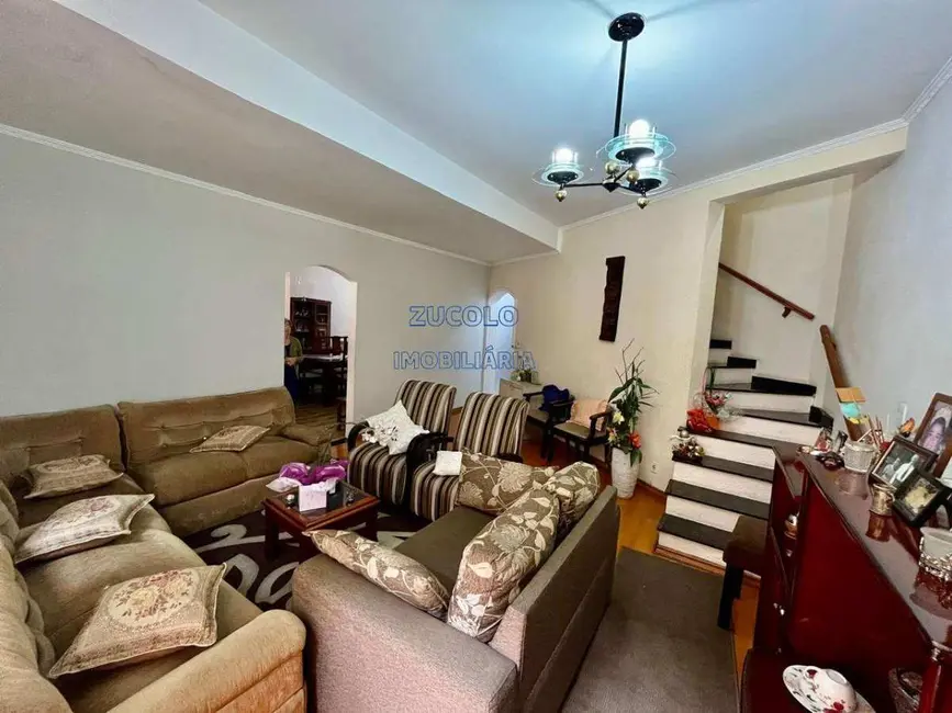 Sobrado com 3 quartos à venda, 185m2 em Jardim Cristiane, Santo Andre - SP - imagem 3 Foto 3 de Sobrado com 3 quartos à venda, 185m2 em Jardim Cristiane, Santo Andre - SP
