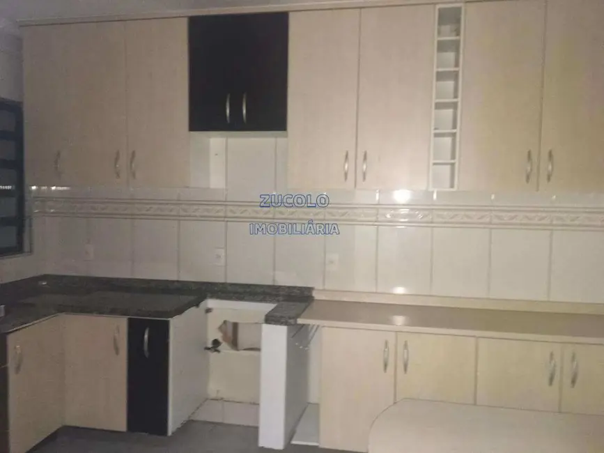 Foto 3 de Casa de Condomínio com 2 quartos para alugar, 100m2 em Vila Ivone, São Paulo - SP