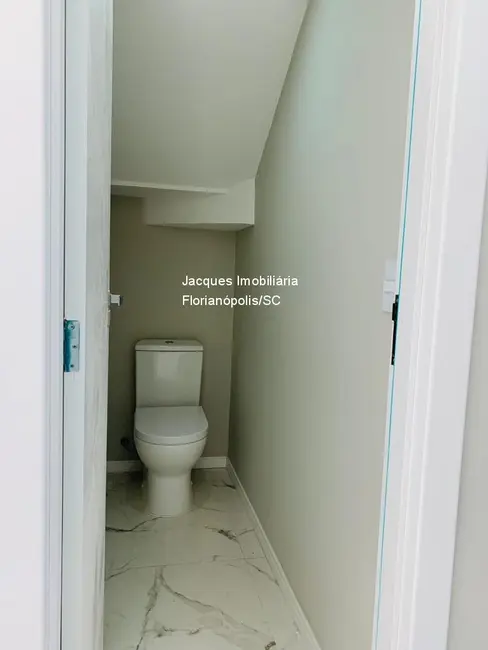 Casa com 2 quartos à venda, 120m2 em São João do Rio Vermelho, Florianopolis - SC - imagem 9 Foto 9 de Casa com 2 quartos à venda, 120m2 em São João do Rio Vermelho, Florianopolis - SC