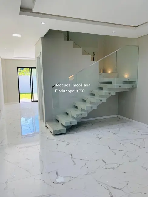 Casa com 2 quartos à venda, 120m2 em São João do Rio Vermelho, Florianopolis - SC - imagem 4 Foto 4 de Casa com 2 quartos à venda, 120m2 em São João do Rio Vermelho, Florianopolis - SC