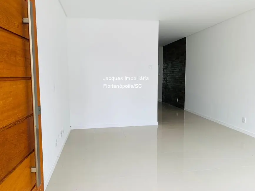 Foto 3 de Casa de Condomínio com 2 quartos à venda, 110m2 em Cachoeira do Bom Jesus, Florianopolis - SC