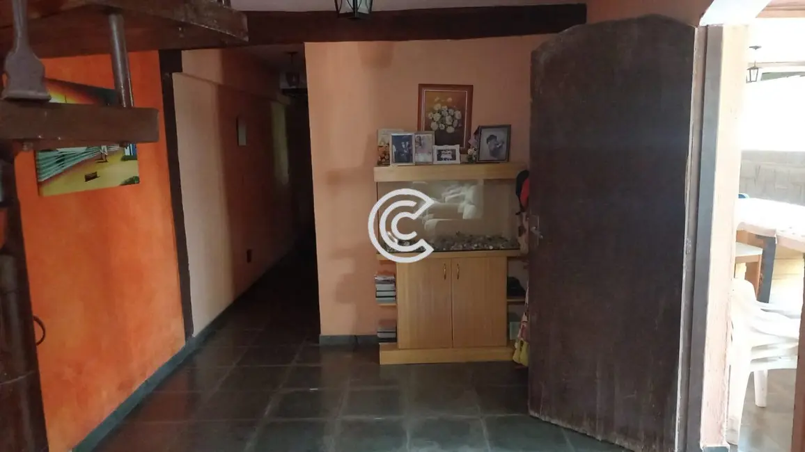 Chácara com 5 quartos à venda, 260m2 em Valinhos - SP - imagem 4 Foto 4 de Chácara com 5 quartos à venda, 260m2 em Valinhos - SP