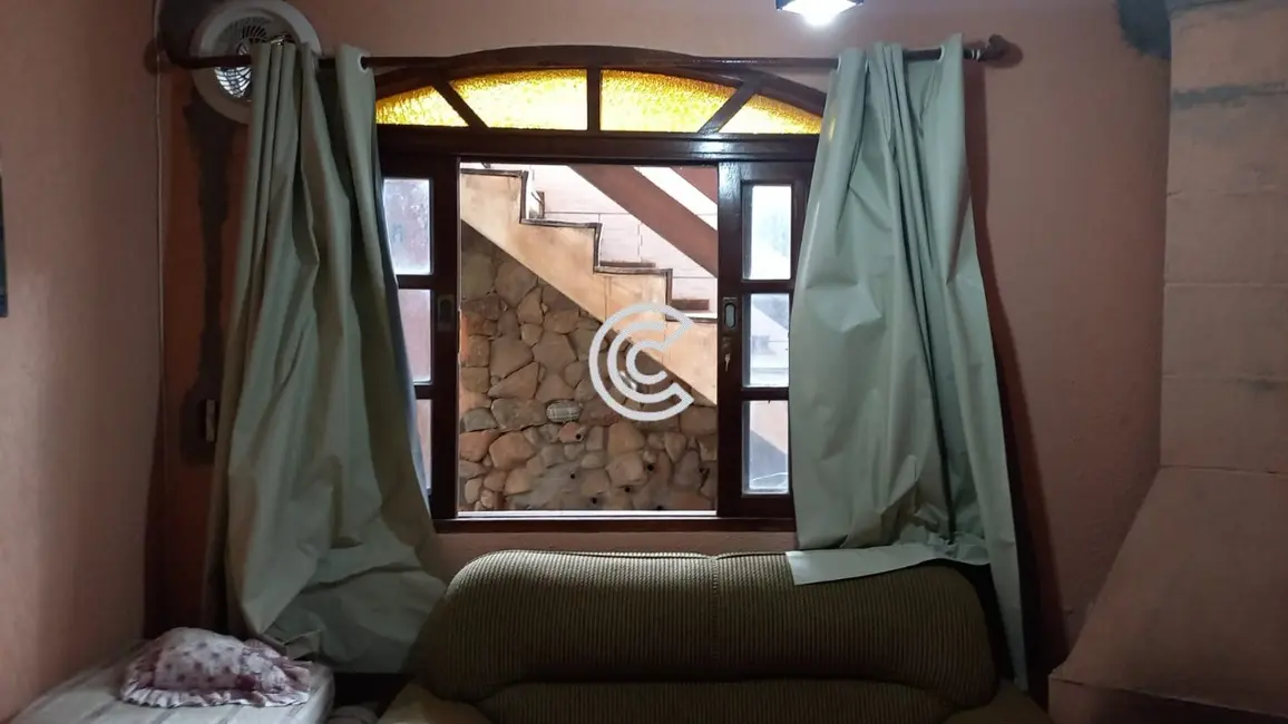 Chácara com 5 quartos à venda, 260m2 em Valinhos - SP - imagem 3 Foto 3 de Chácara com 5 quartos à venda, 260m2 em Valinhos - SP