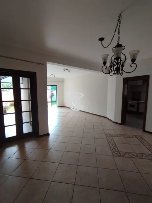 Casa de Condomínio com 4 quartos à venda, 270m2 em Valinhos - SP - imagem 5 Foto 5 de Casa de Condomínio com 4 quartos à venda, 270m2 em Valinhos - SP