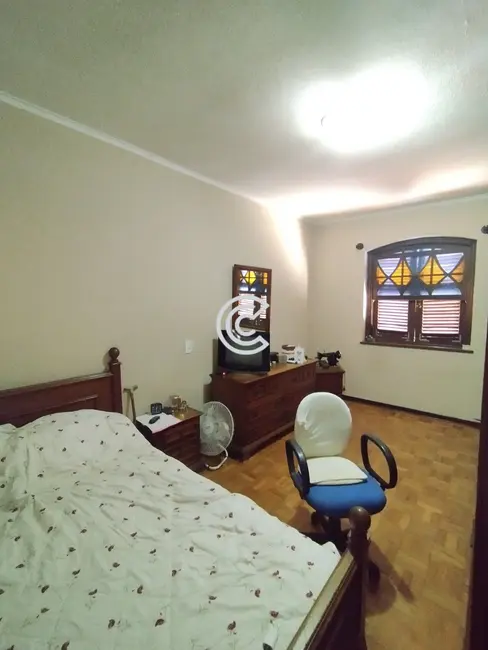 Casa com 4 quartos à venda, 215m2 em Centro, Valinhos - SP - imagem 5 Foto 5 de Casa com 4 quartos à venda, 215m2 em Centro, Valinhos - SP