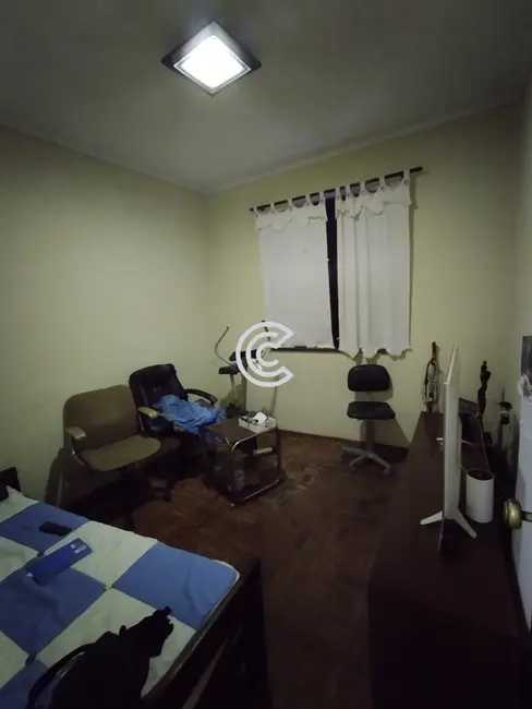 Casa com 4 quartos à venda, 215m2 em Centro, Valinhos - SP - imagem 4 Foto 4 de Casa com 4 quartos à venda, 215m2 em Centro, Valinhos - SP