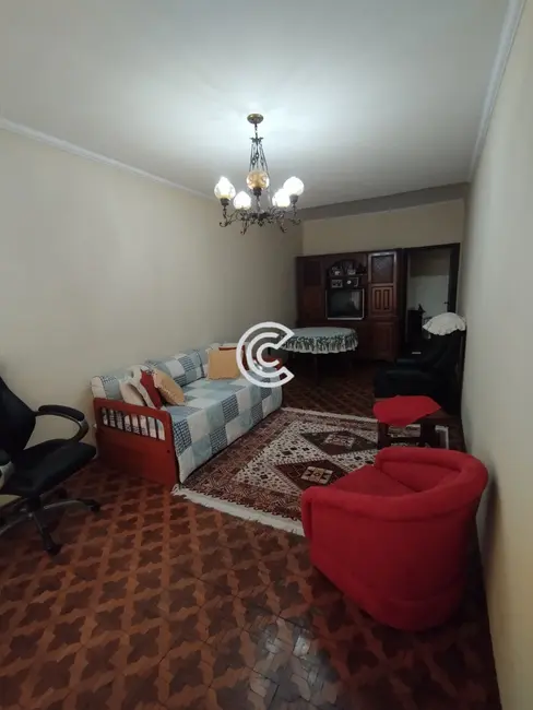 Casa com 4 quartos à venda, 215m2 em Centro, Valinhos - SP - imagem 3 Foto 3 de Casa com 4 quartos à venda, 215m2 em Centro, Valinhos - SP