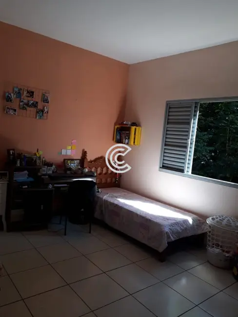 Chácara com 3 quartos à venda, 330m2 em Louveira - SP - imagem 4 Foto 4 de Chácara com 3 quartos à venda, 330m2 em Louveira - SP