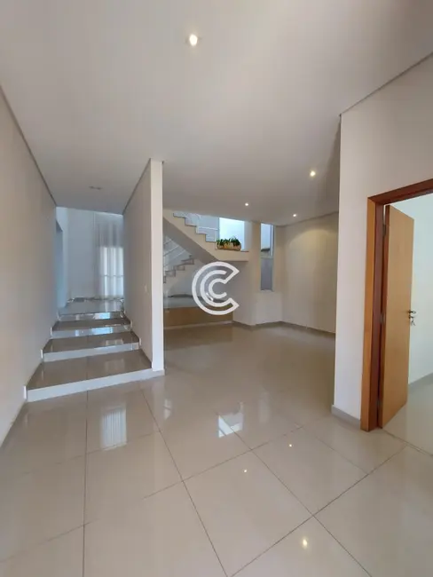 Casa de Condomínio com 2 quartos à venda, 220m2 em Loteamento Residencial Santa Gertrudes, Valinhos - SP - imagem 3 Foto 3 de Casa de Condomínio com 2 quartos à venda, 220m2 em Loteamento Residencial Santa Gertrudes, Valinhos - SP