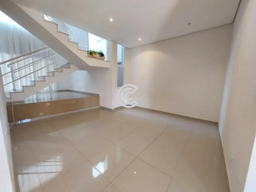 Casa de Condomínio com 2 quartos à venda, 220m2 em Loteamento Residencial Santa Gertrudes, Valinhos - SP - imagem 4 Foto 4 de Casa de Condomínio com 2 quartos à venda, 220m2 em Loteamento Residencial Santa Gertrudes, Valinhos - SP