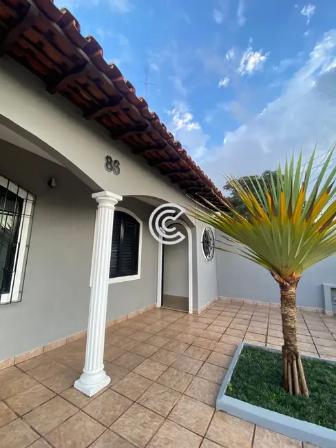Casa com 3 quartos à venda, 250m2 em Jardim Planalto, Campinas - SP - imagem 1 Foto 1 de Casa com 3 quartos à venda, 250m2 em Jardim Planalto, Campinas - SP