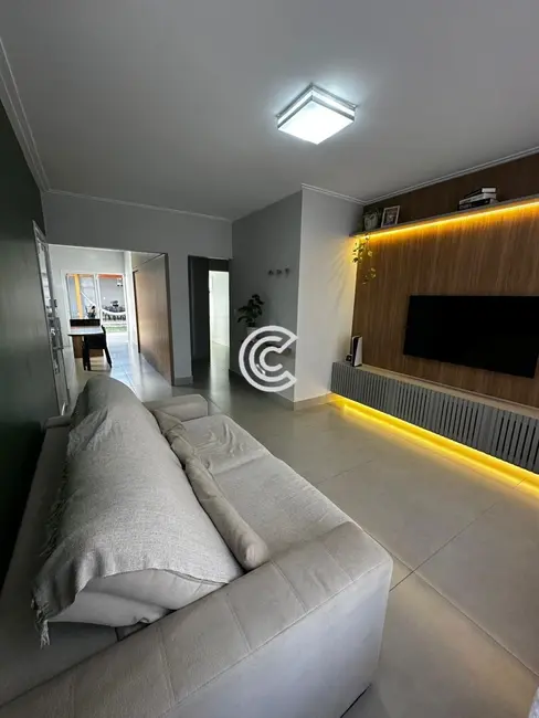 Casa com 2 quartos à venda, 138m2 em Castelo, Valinhos - SP - imagem 2 Foto 2 de Casa com 2 quartos à venda, 138m2 em Castelo, Valinhos - SP