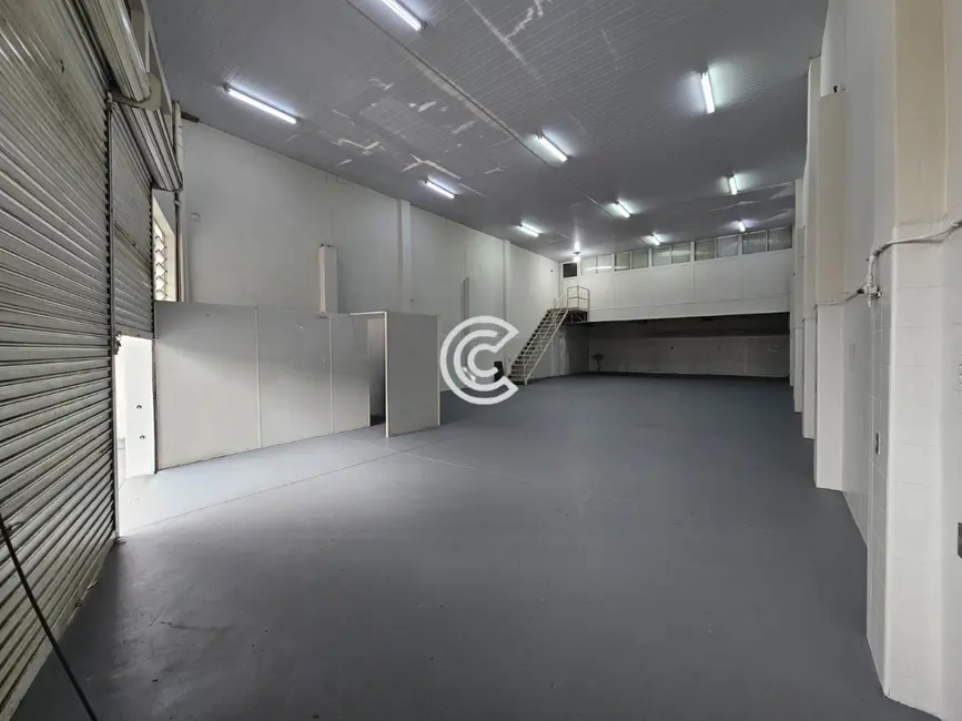 Armazém / Galpão para alugar, 300m2 em Centro, Valinhos - SP - imagem 4 Foto 4 de Armazém / Galpão para alugar, 300m2 em Centro, Valinhos - SP