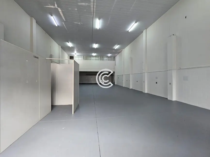 Armazém / Galpão para alugar, 300m2 em Centro, Valinhos - SP - imagem 8 Foto 8 de Armazém / Galpão para alugar, 300m2 em Centro, Valinhos - SP