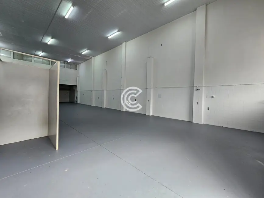 Armazém / Galpão para alugar, 300m2 em Centro, Valinhos - SP - imagem 7 Foto 7 de Armazém / Galpão para alugar, 300m2 em Centro, Valinhos - SP