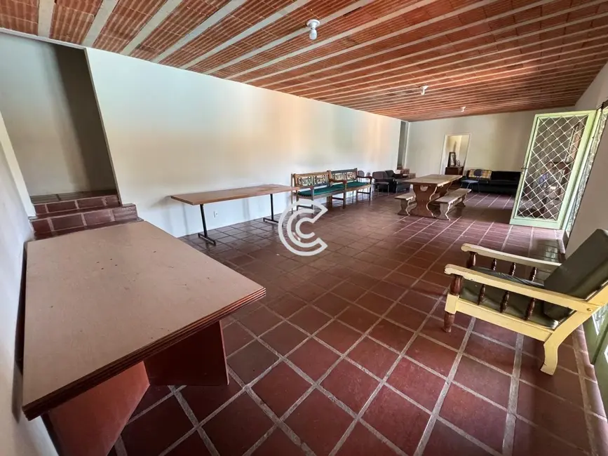 Chácara com 6 quartos à venda, 301m2 em Valinhos - SP - imagem 3 Foto 3 de Chácara com 6 quartos à venda, 301m2 em Valinhos - SP