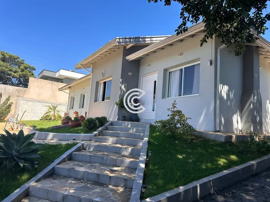 Chácara com 3 quartos à venda, 240m2 em Vale Verde, Valinhos - SP - imagem 2 Foto 2 de Chácara com 3 quartos à venda, 240m2 em Vale Verde, Valinhos - SP