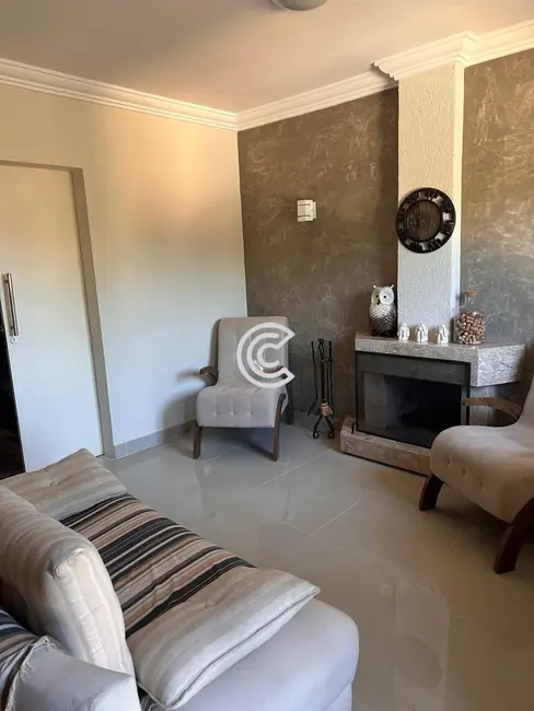 Chácara com 3 quartos à venda, 240m2 em Vale Verde, Valinhos - SP - imagem 3 Foto 3 de Chácara com 3 quartos à venda, 240m2 em Vale Verde, Valinhos - SP