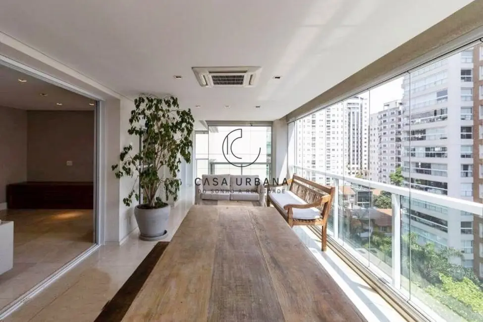 Apartamento com 3 quartos à venda, 174m2 em Moema, São Paulo - SP - imagem 1 Foto 1 de Apartamento com 3 quartos à venda, 174m2 em Moema, São Paulo - SP