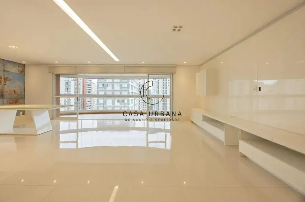 Apartamento com 3 quartos à venda, 210m2 em Moema, São Paulo - SP - imagem 3 Foto 3 de Apartamento com 3 quartos à venda, 210m2 em Moema, São Paulo - SP