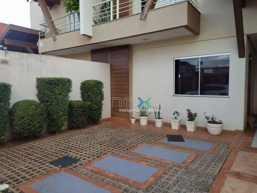 Sobrado com 3 quartos à venda, 225m2 em Parque Residencial Rita Vieira, Campo Grande - MS - imagem 3 Foto 3 de Sobrado com 3 quartos à venda, 225m2 em Parque Residencial Rita Vieira, Campo Grande - MS