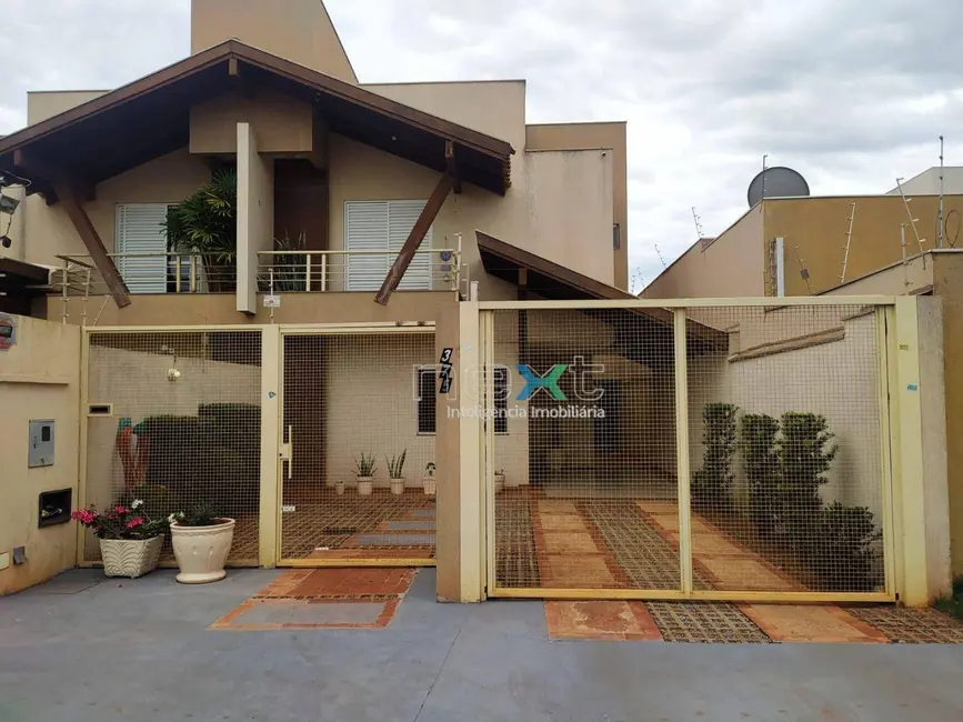 Sobrado com 3 quartos à venda, 225m2 em Parque Residencial Rita Vieira, Campo Grande - MS - imagem 2 Foto 2 de Sobrado com 3 quartos à venda, 225m2 em Parque Residencial Rita Vieira, Campo Grande - MS