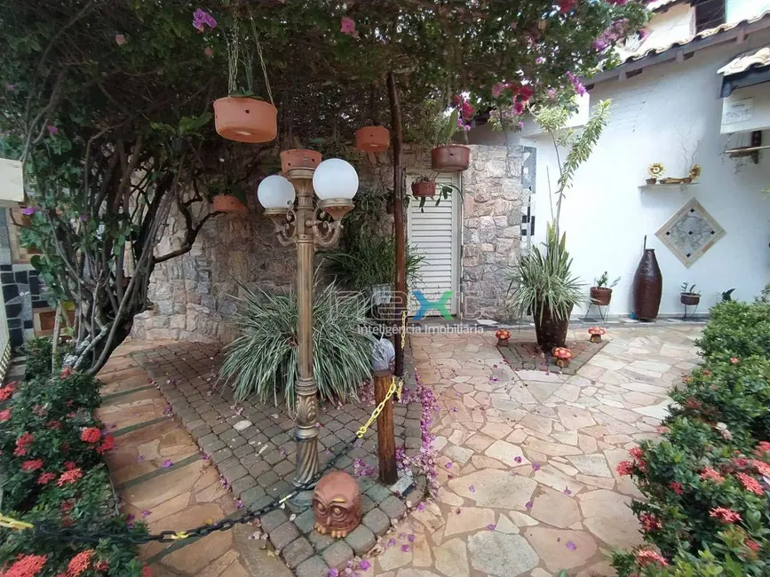 Foto 2 de Casa com 3 quartos à venda, 484m2 em Carandá Bosque, Campo Grande - MS