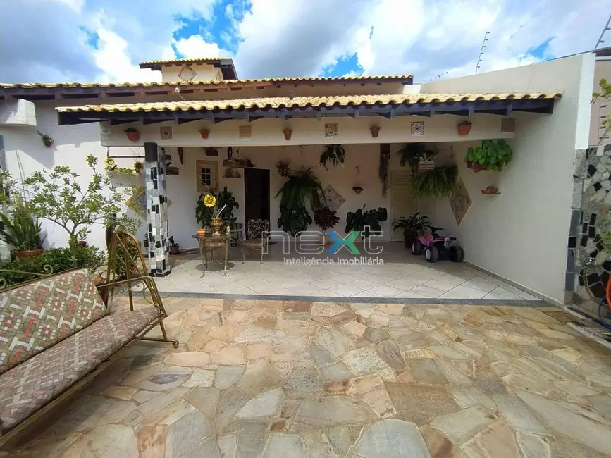 Casa com 3 quartos à venda, 484m2 em Carandá Bosque, Campo Grande - MS - imagem 3 Foto 3 de Casa com 3 quartos à venda, 484m2 em Carandá Bosque, Campo Grande - MS