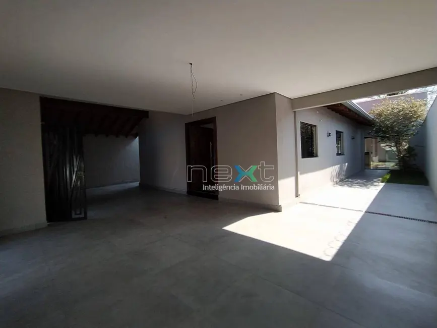 Foto 2 de Casa com 4 quartos à venda, 360m2 em Vila Olinda, Campo Grande - MS