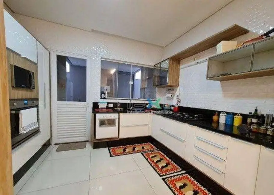 Sobrado com 3 quartos à venda, 360m2 em Vila do Polonês, Campo Grande - MS - imagem 8 Foto 8 de Sobrado com 3 quartos à venda, 360m2 em Vila do Polonês, Campo Grande - MS
