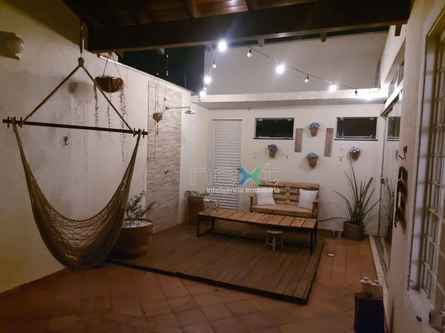 Foto 2 de Sobrado com 3 quartos à venda, 150m2 em Jardim Mansur, Campo Grande - MS