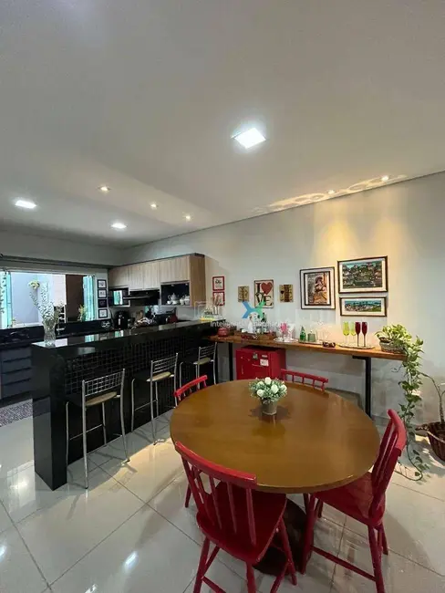 Casa com 3 quartos à venda, 278m2 em Conjunto Residencial Estrela do Sul, Campo Grande - MS - imagem 7 Foto 7 de Casa com 3 quartos à venda, 278m2 em Conjunto Residencial Estrela do Sul, Campo Grande - MS