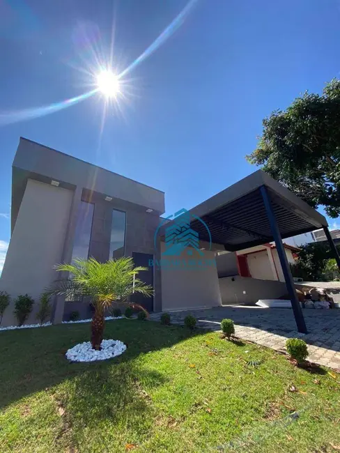 Foto 1 de Casa com 3 quartos à venda, 300m2 em Atibaia - SP