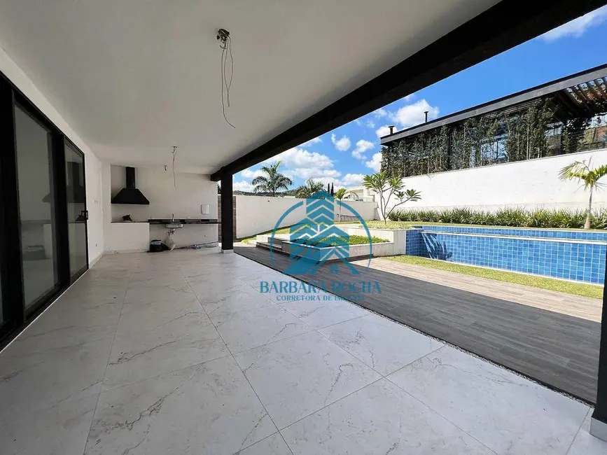 Casa com 3 quartos à venda, 600m2 em Atibaia - SP - imagem 2 Foto 2 de Casa com 3 quartos à venda, 600m2 em Atibaia - SP