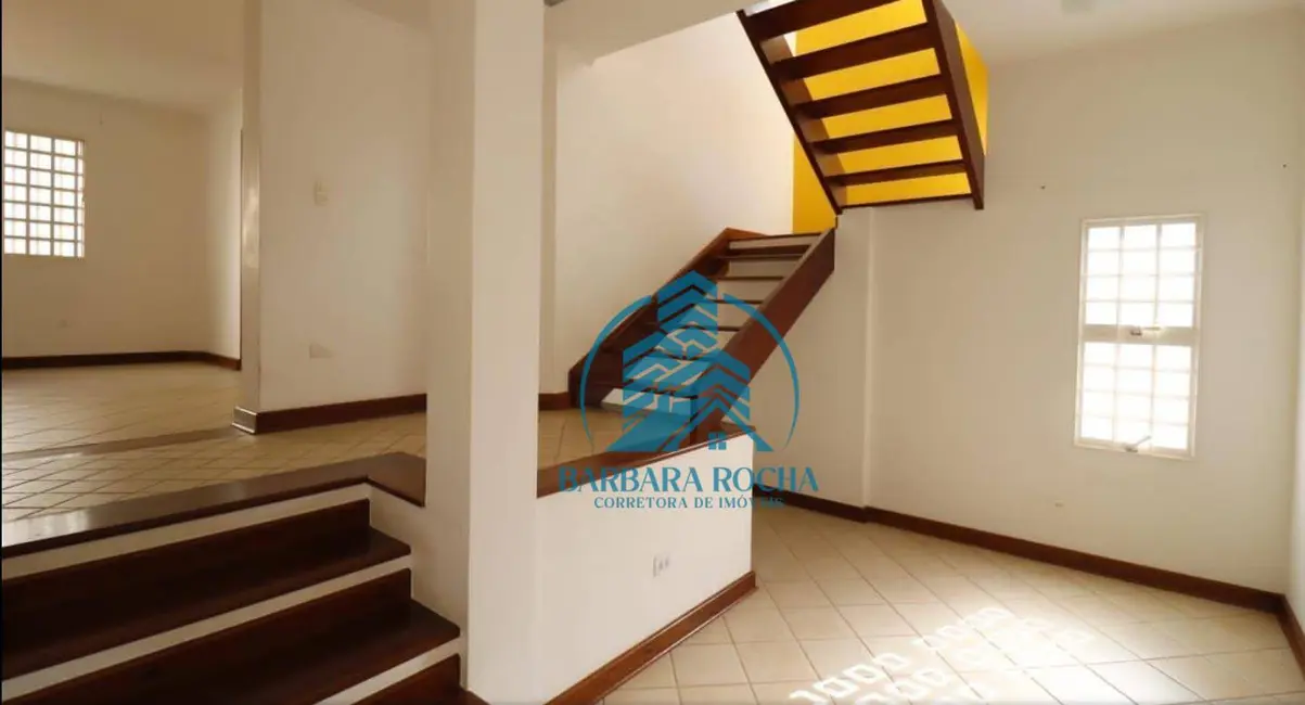 Casa com 3 quartos para alugar, 340m2 em Jardim do Lago, Atibaia - SP - imagem 3 Foto 3 de Casa com 3 quartos para alugar, 340m2 em Jardim do Lago, Atibaia - SP