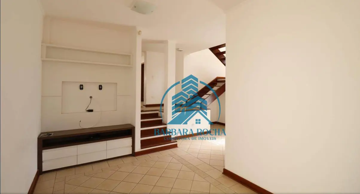 Casa com 3 quartos para alugar, 340m2 em Jardim do Lago, Atibaia - SP - imagem 5 Foto 5 de Casa com 3 quartos para alugar, 340m2 em Jardim do Lago, Atibaia - SP