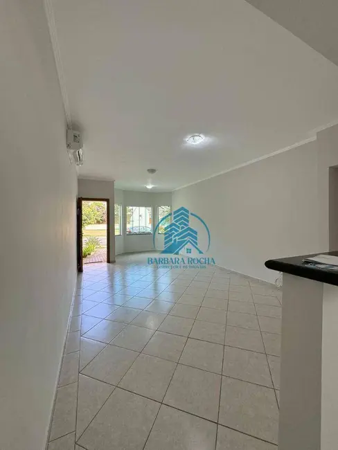 Casa com 3 quartos para alugar, 185m2 em Vila Thais, Atibaia - SP - imagem 3 Foto 3 de Casa com 3 quartos para alugar, 185m2 em Vila Thais, Atibaia - SP