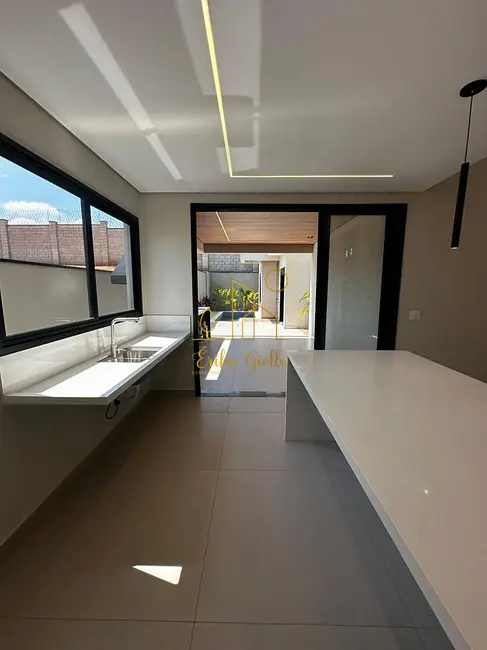 Casa à venda, 300m2 em Medeiros, Jundiai - SP - imagem 2 Foto 2 de Casa à venda, 300m2 em Medeiros, Jundiai - SP