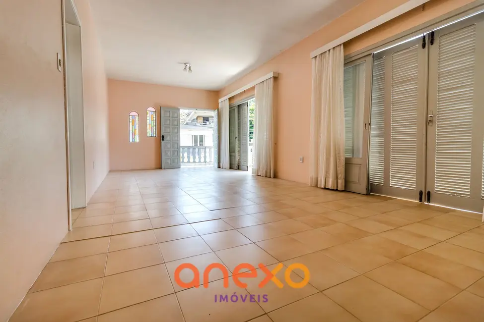 Casa com 3 quartos à venda, 376m2 em Victor Konder, Blumenau - SC - imagem 4 Foto 4 de Casa com 3 quartos à venda, 376m2 em Victor Konder, Blumenau - SC