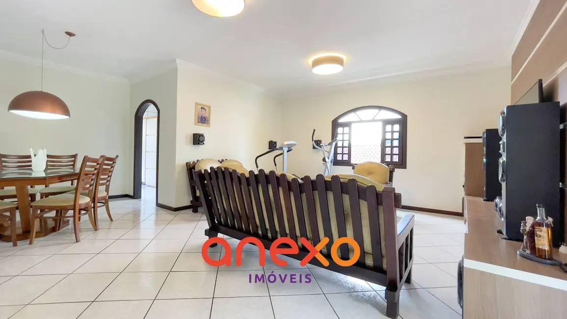 Casa com 3 quartos à venda, 580m2 em Vila Nova, Blumenau - SC - imagem 5 Foto 5 de Casa com 3 quartos à venda, 580m2 em Vila Nova, Blumenau - SC