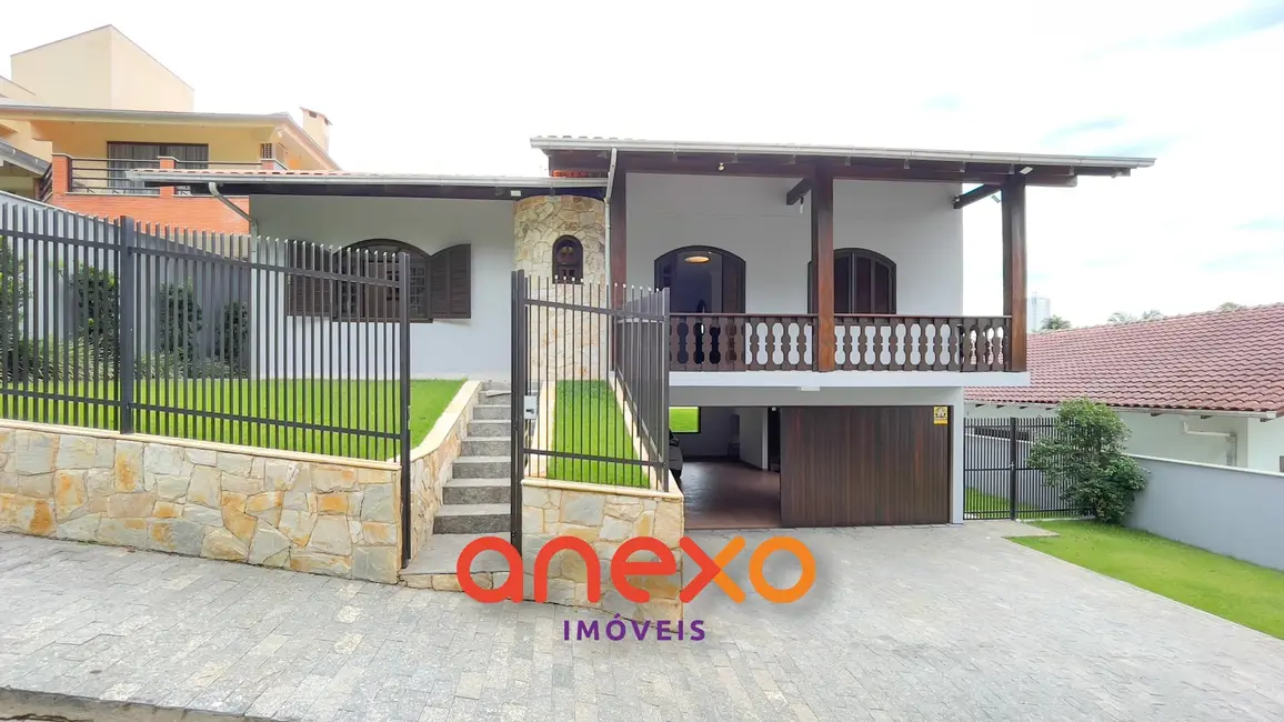 Casa com 3 quartos à venda, 580m2 em Vila Nova, Blumenau - SC - imagem 2 Foto 2 de Casa com 3 quartos à venda, 580m2 em Vila Nova, Blumenau - SC