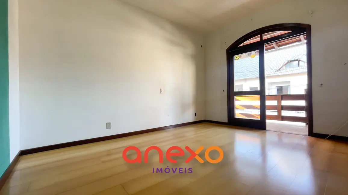 Casa com 4 quartos para alugar, 300m2 em Vila Nova, Blumenau - SC - imagem 6 Foto 6 de Casa com 4 quartos para alugar, 300m2 em Vila Nova, Blumenau - SC