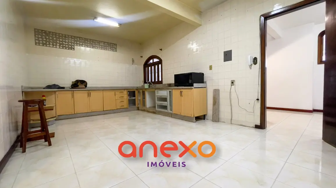 Casa com 4 quartos para alugar, 300m2 em Vila Nova, Blumenau - SC - imagem 3 Foto 3 de Casa com 4 quartos para alugar, 300m2 em Vila Nova, Blumenau - SC