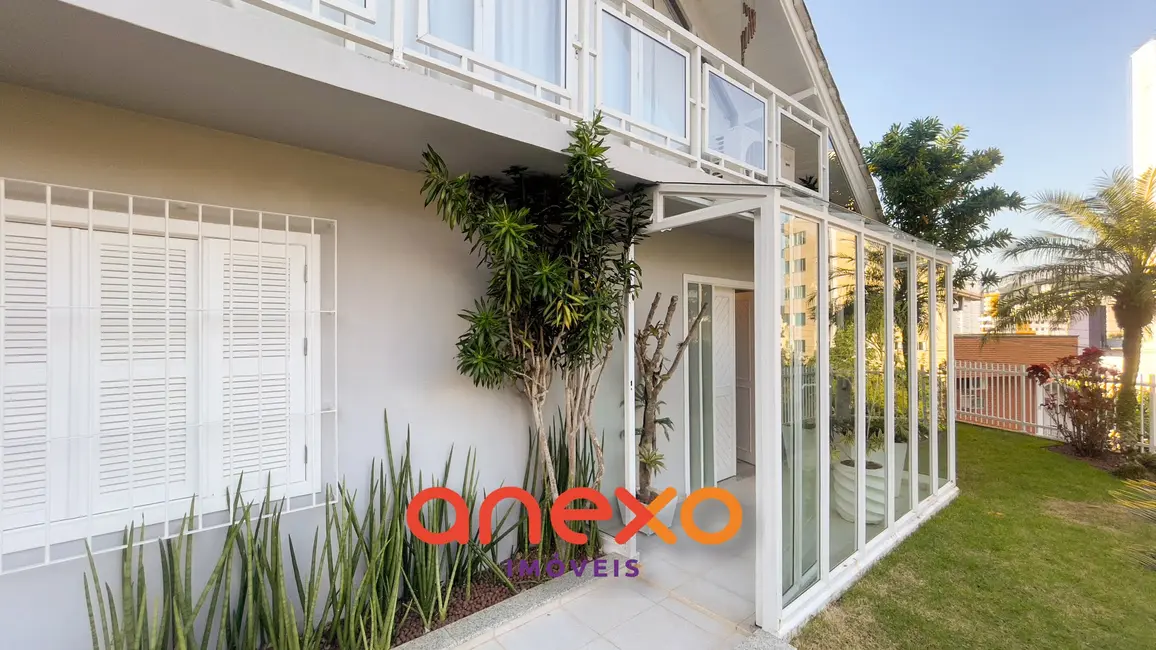 Casa com 4 quartos à venda, 313m2 em Centro, Blumenau - SC - imagem 3 Foto 3 de Casa com 4 quartos à venda, 313m2 em Centro, Blumenau - SC