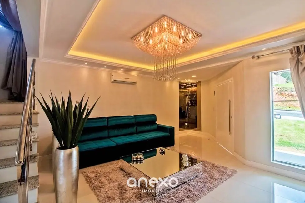 Casa com 3 quartos à venda, 375m2 em Itoupava Central, Blumenau - SC - imagem 3 Foto 3 de Casa com 3 quartos à venda, 375m2 em Itoupava Central, Blumenau - SC